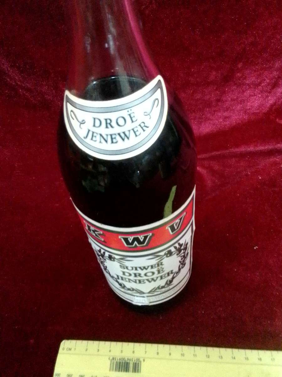 Vintage KWV Suiwer Droe Jenewer - 750ml - Van Zuid Afrika Beperk - Sealed