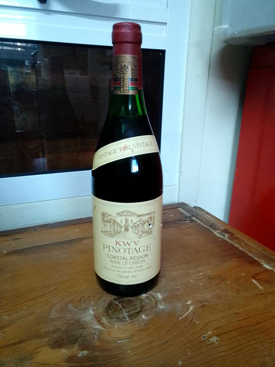 Vintage 1982 Vintage KWV Pinotage Coastel Region- 750ml - Sealed - Bottled by KWV Paarl