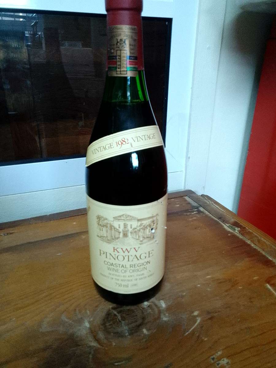 Vintage 1982 Vintage KWV Pinotage Coastel Region- 750ml - Sealed - Bottled by KWV Paarl