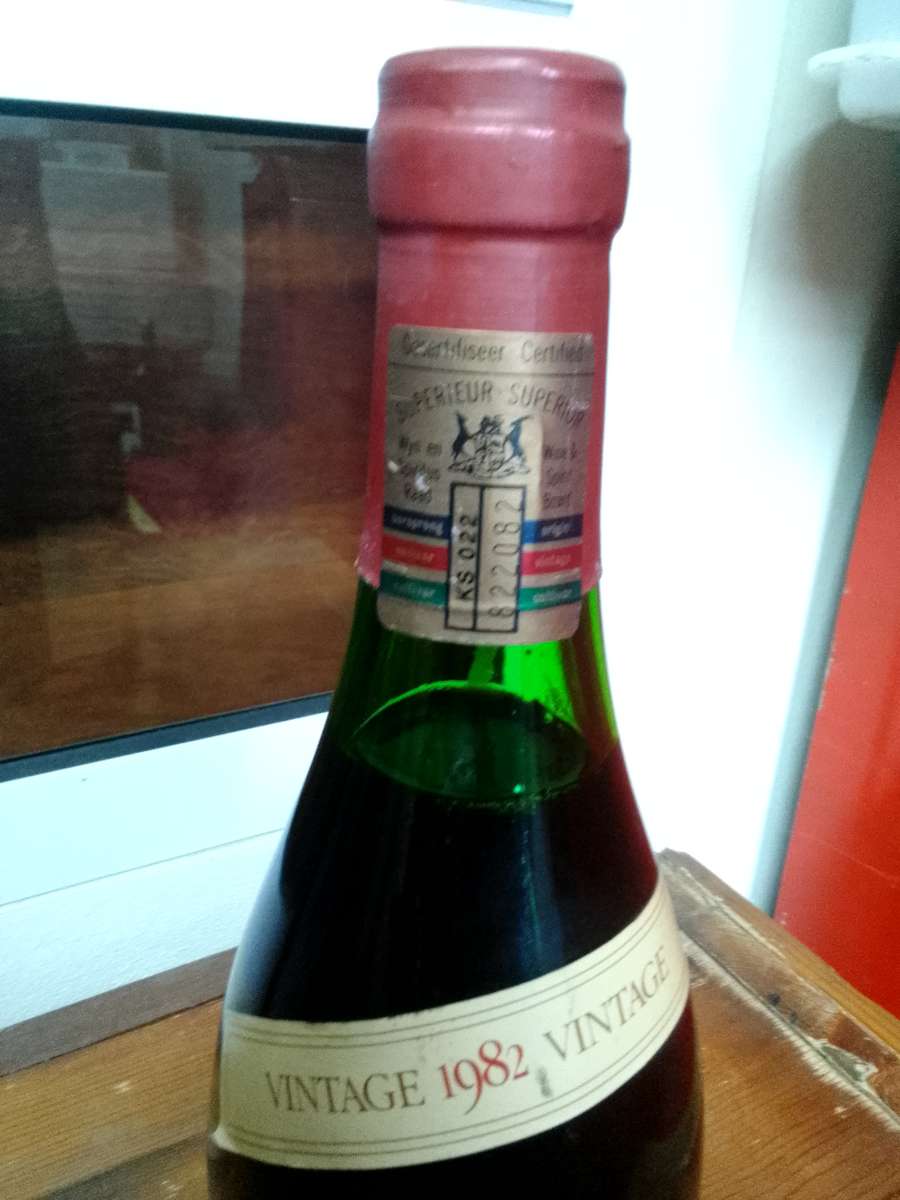 Vintage 1982 Vintage KWV Pinotage Coastel Region- 750ml - Sealed - Bottled by KWV Paarl