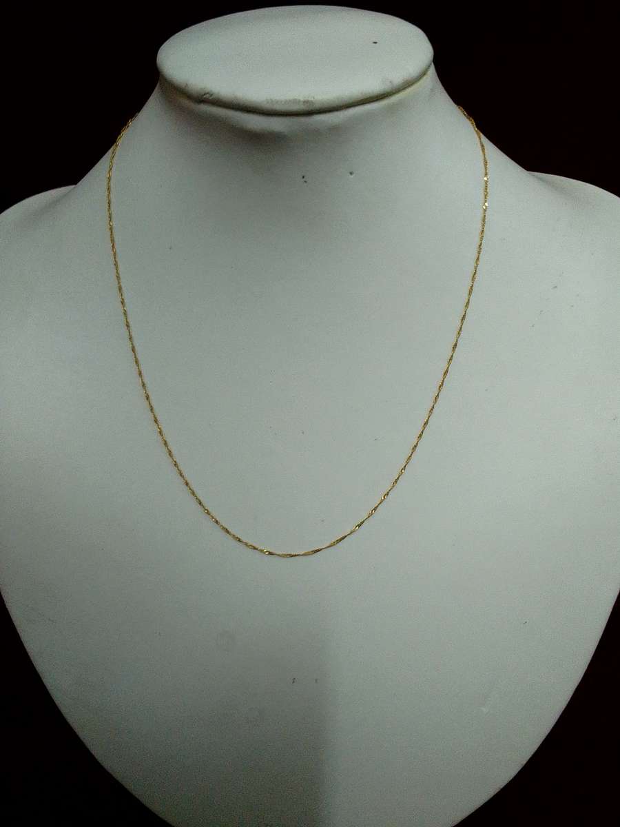 Beautiful Thin 9Ct Gold Chain - Marked 375 / Italy  - 0.8g -  Good Condition