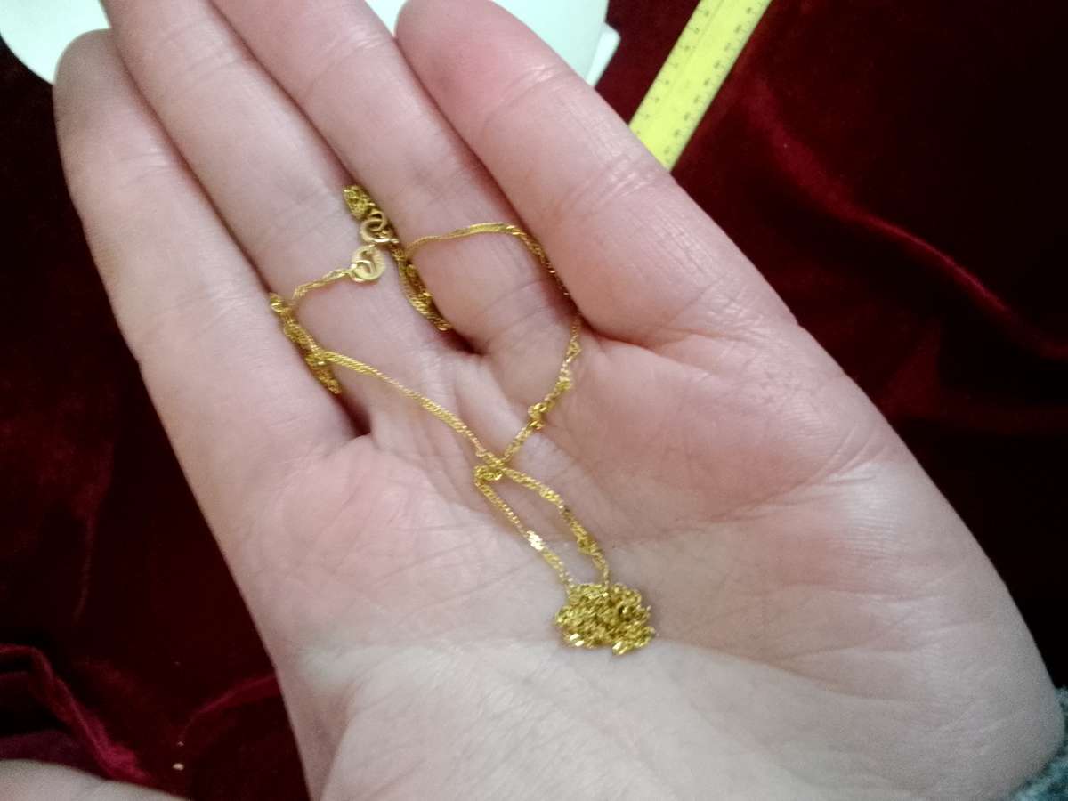 Beautiful Thin 9Ct Gold Chain - Marked 375 / Italy  - 0.8g -  Good Condition