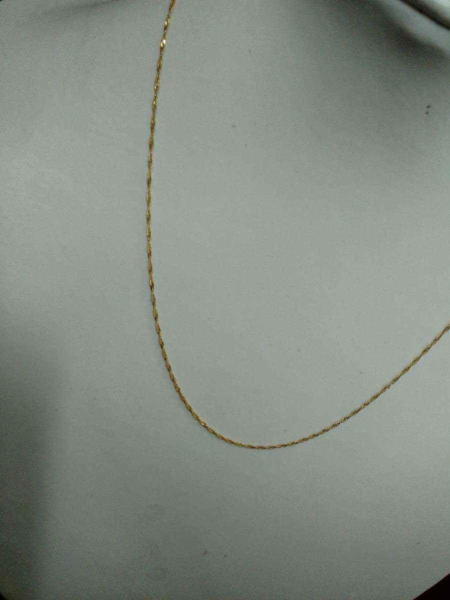 Beautiful Thin 9Ct Gold Chain - Marked 375 / Italy  - 0.8g -  Good Condition