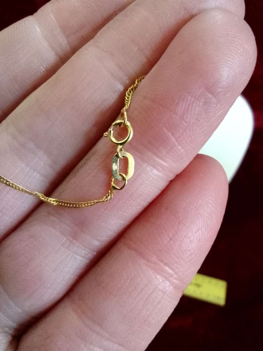 Beautiful Thin 9Ct Gold Chain - Marked 375 / Italy  - 0.8g -  Good Condition