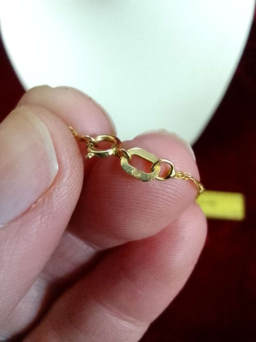 Beautiful Thin 9Ct Gold Chain - Marked 375 / Italy  - 0.8g -  Good Condition