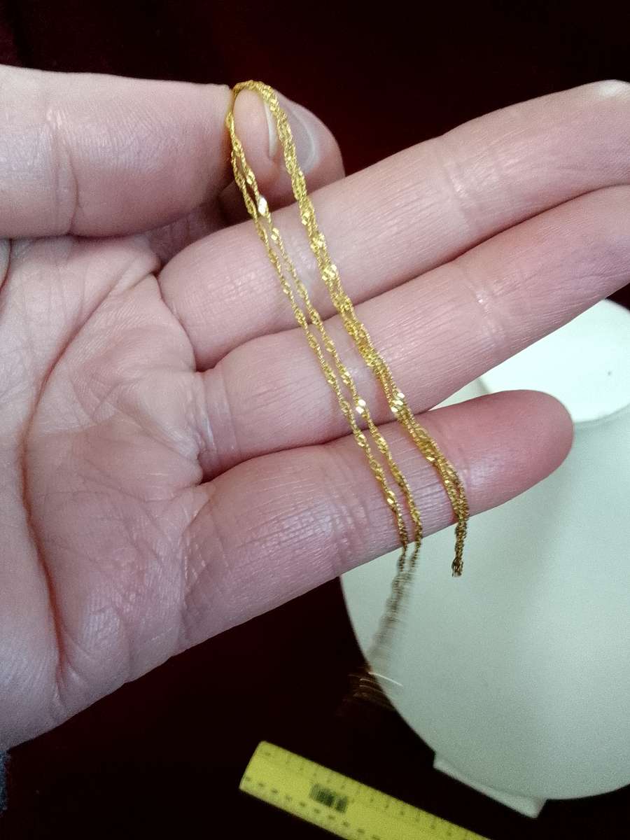 Beautiful Thin 9Ct Gold Chain - Marked 375 / Italy  - 0.8g -  Good Condition