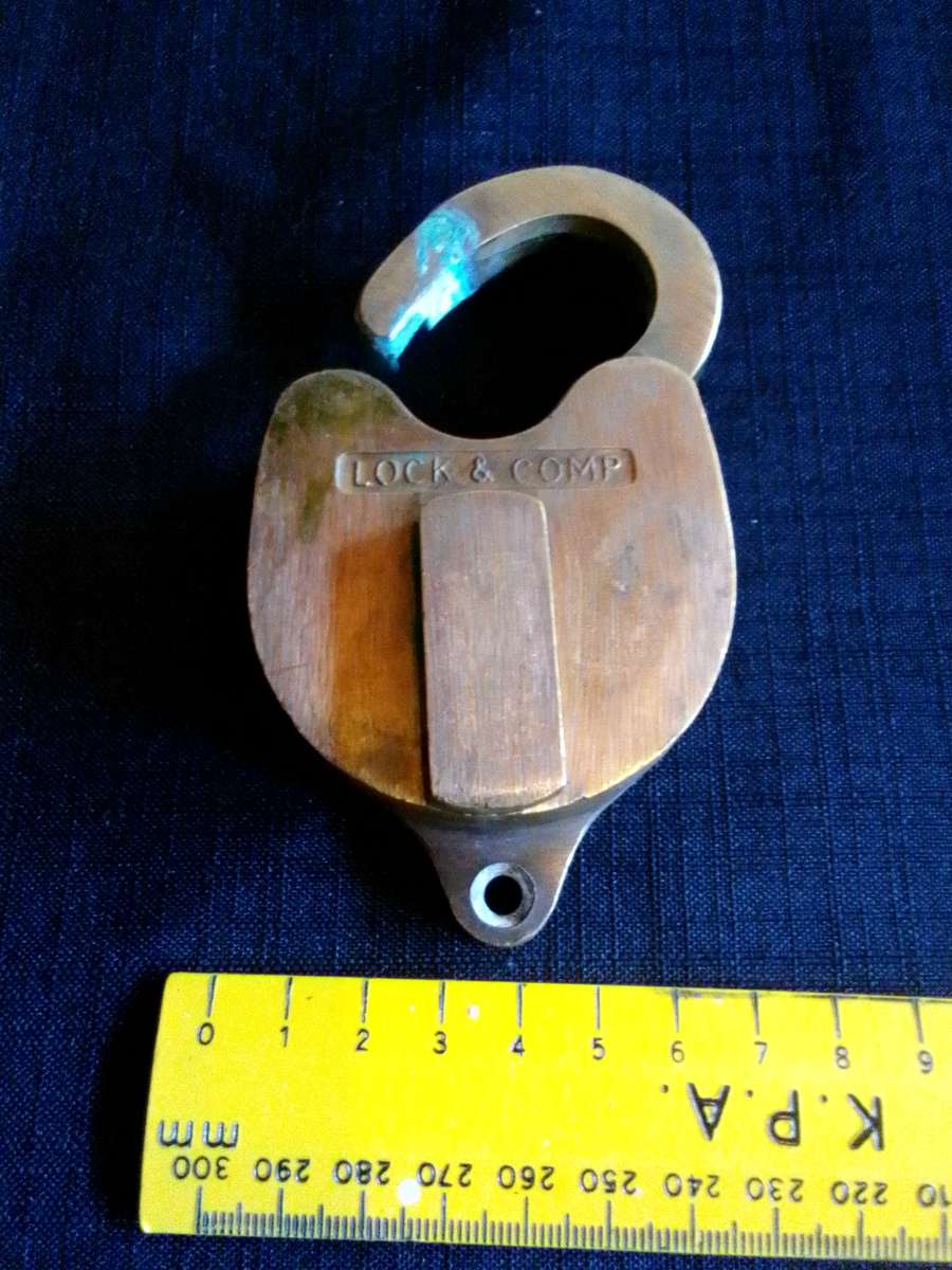 Fantastic Vintage Heavy Solid Brass Lock & Comp Padlock (No Key) 10,5 x 6,5 cm