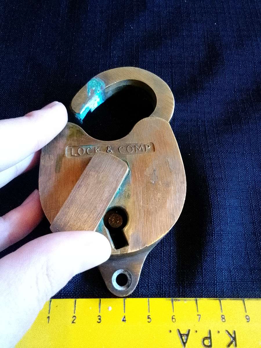 Fantastic Vintage Heavy Solid Brass Lock & Comp Padlock (No Key) 10,5 x 6,5 cm