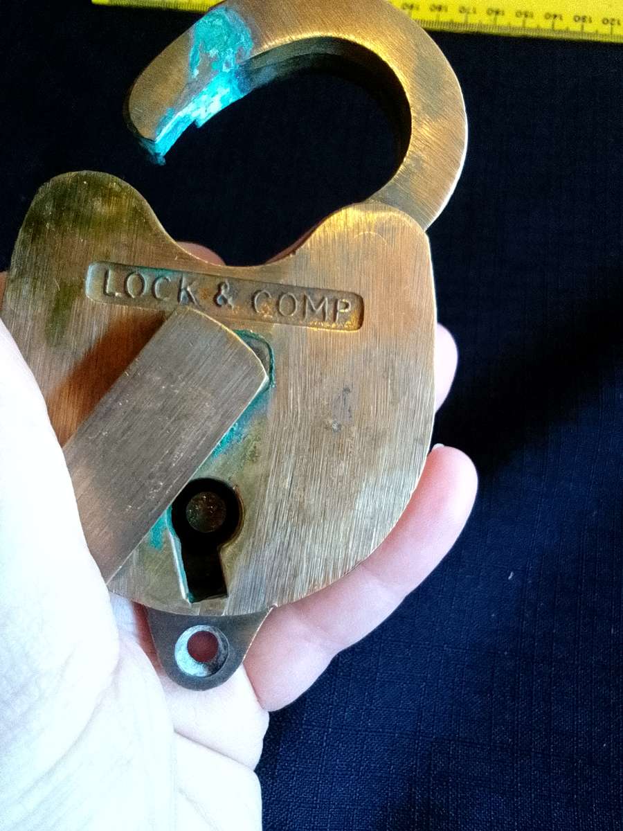 Fantastic Vintage Heavy Solid Brass Lock & Comp Padlock (No Key) 10,5 x 6,5 cm