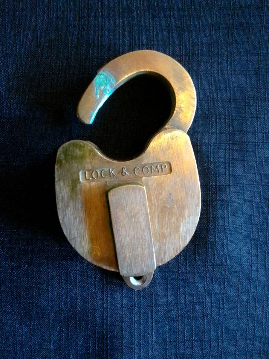Fantastic Vintage Heavy Solid Brass Lock & Comp Padlock (No Key) 10,5 x 6,5 cm