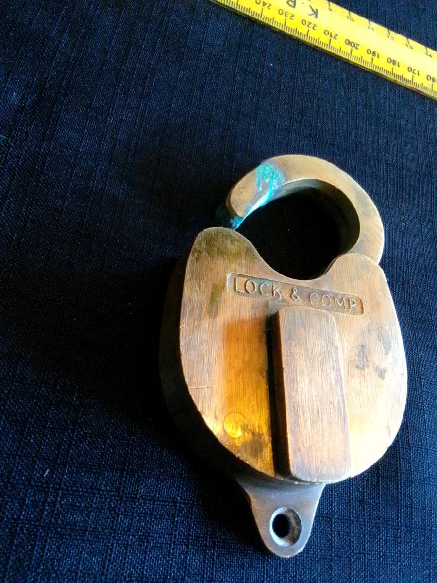 Fantastic Vintage Heavy Solid Brass Lock & Comp Padlock (No Key) 10,5 x 6,5 cm