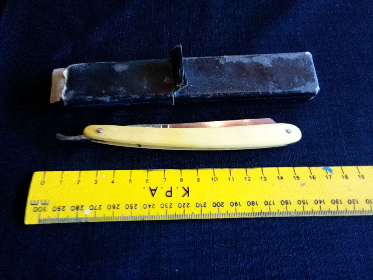 Vintage Solingen Willott Trademark Straight Razor - Made In Germany
