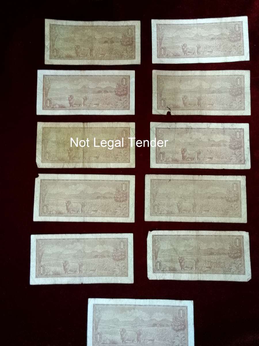 Collection Of Eleven Republic Of South Africa One Rand Notes - TW De Jongh