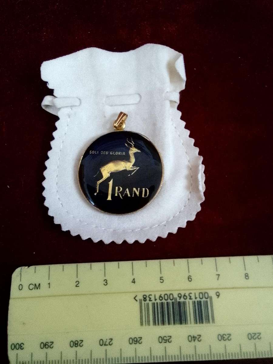 Stunning Enamelled Coin Pendant 1967 South Africa Silver One Rand - 17.3g -Good Condition