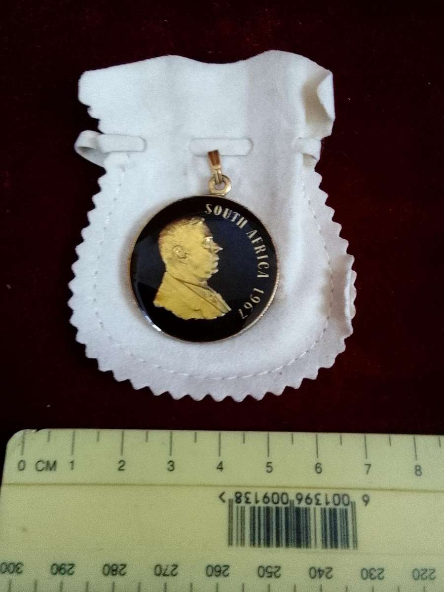 Stunning Enamelled Coin Pendant 1967 South Africa Silver One Rand - 17.3g -Good Condition