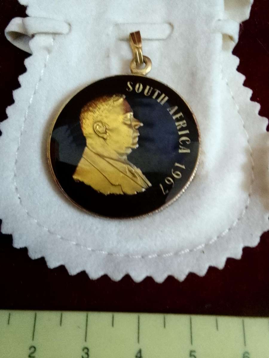Stunning Enamelled Coin Pendant 1967 South Africa Silver One Rand - 17.3g -Good Condition