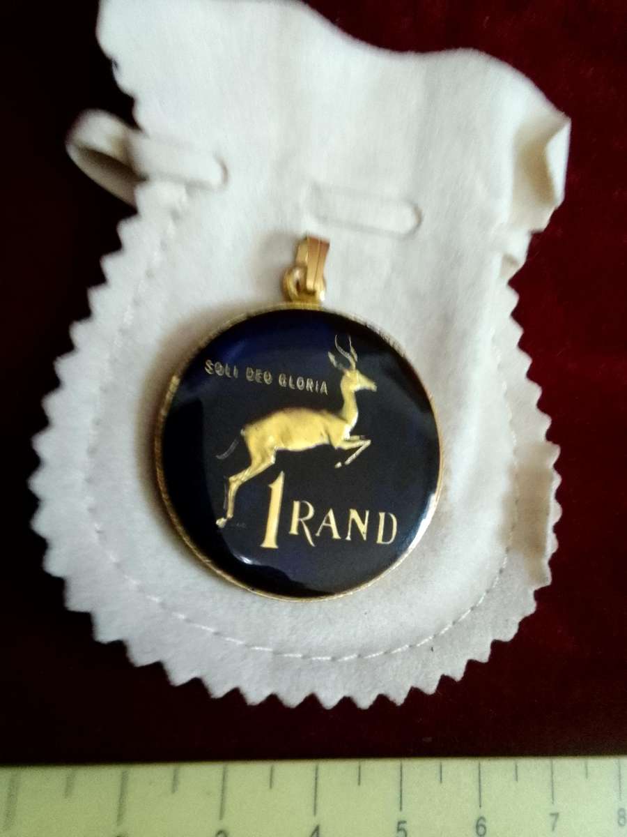 Stunning Enamelled Coin Pendant 1967 South Africa Silver One Rand - 17.3g -Good Condition