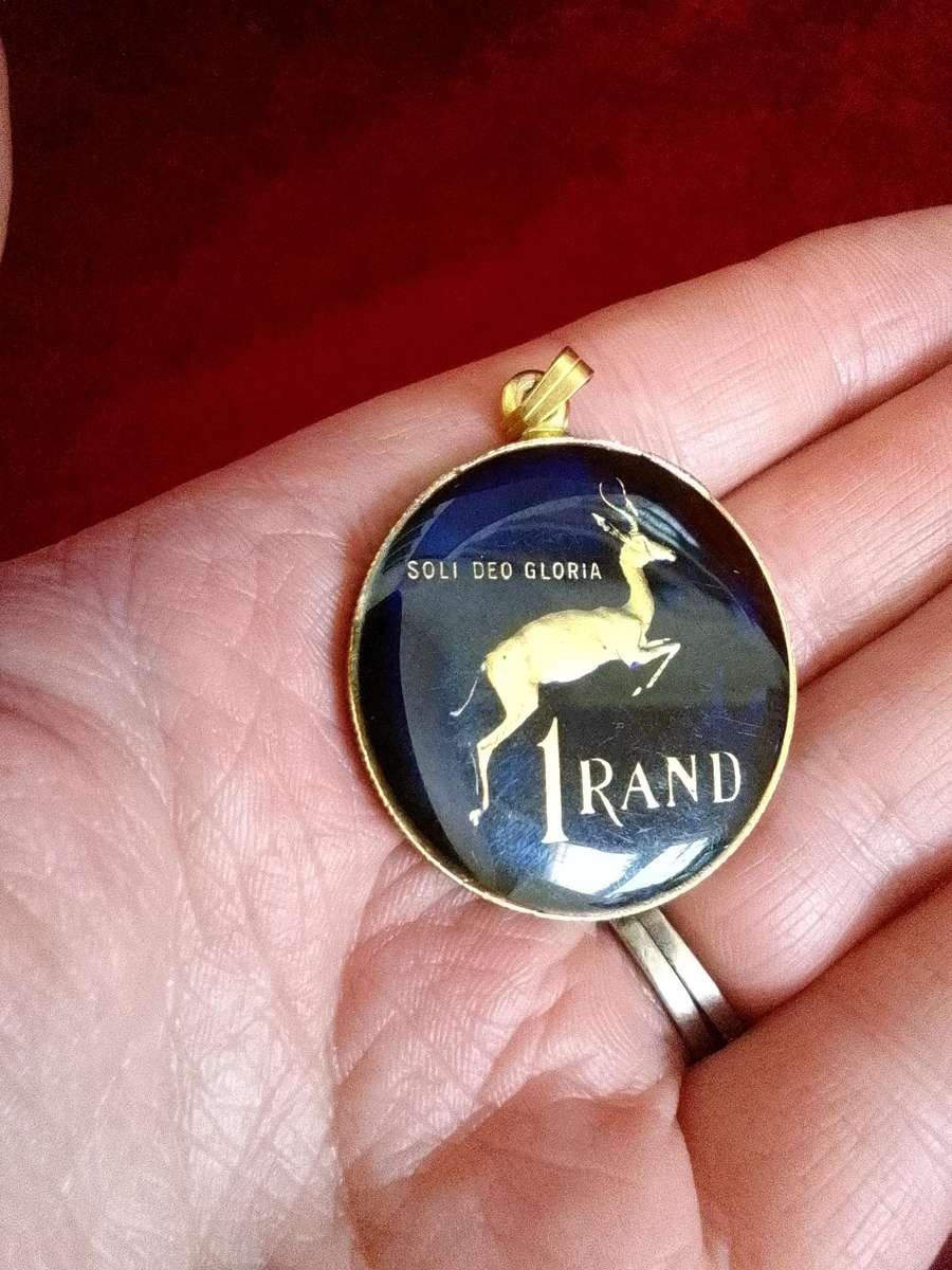 Stunning Enamelled Coin Pendant 1967 South Africa Silver One Rand - 17.3g -Good Condition