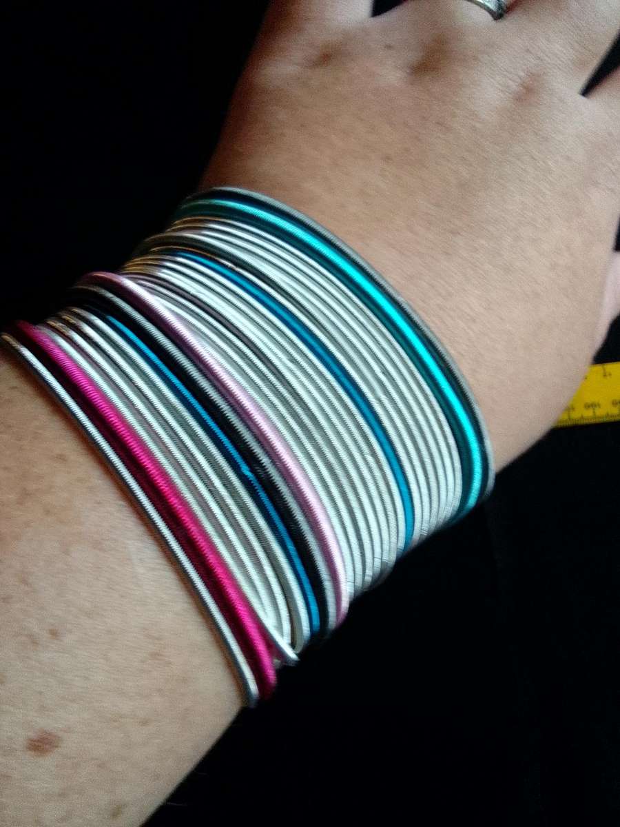 Stunning TwentyFive Silver, Pink And Blue Metal Slinky Spring Arm Bracelets   - Excellent Condition