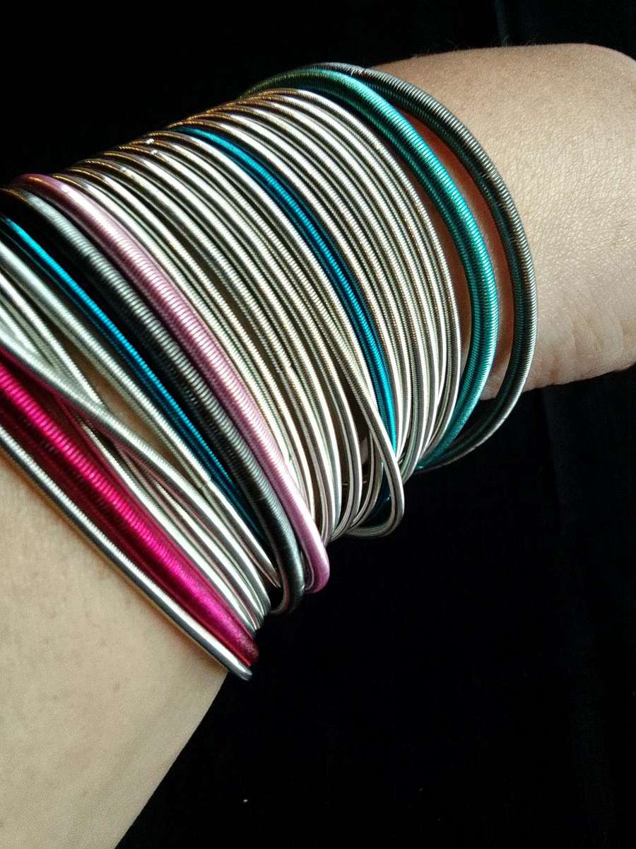 Stunning TwentyFive Silver, Pink And Blue Metal Slinky Spring Arm Bracelets   - Excellent Condition