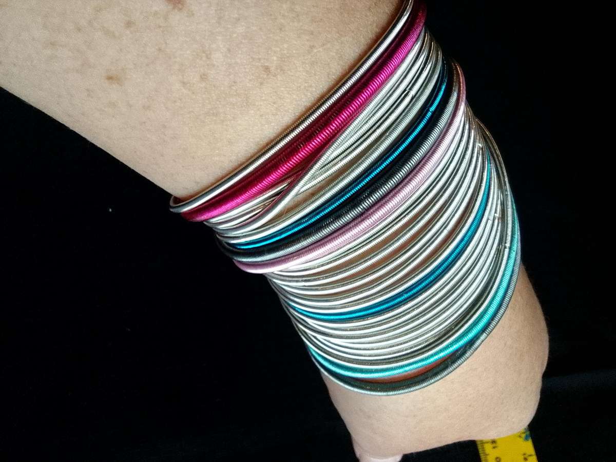 Stunning TwentyFive Silver, Pink And Blue Metal Slinky Spring Arm Bracelets   - Excellent Condition
