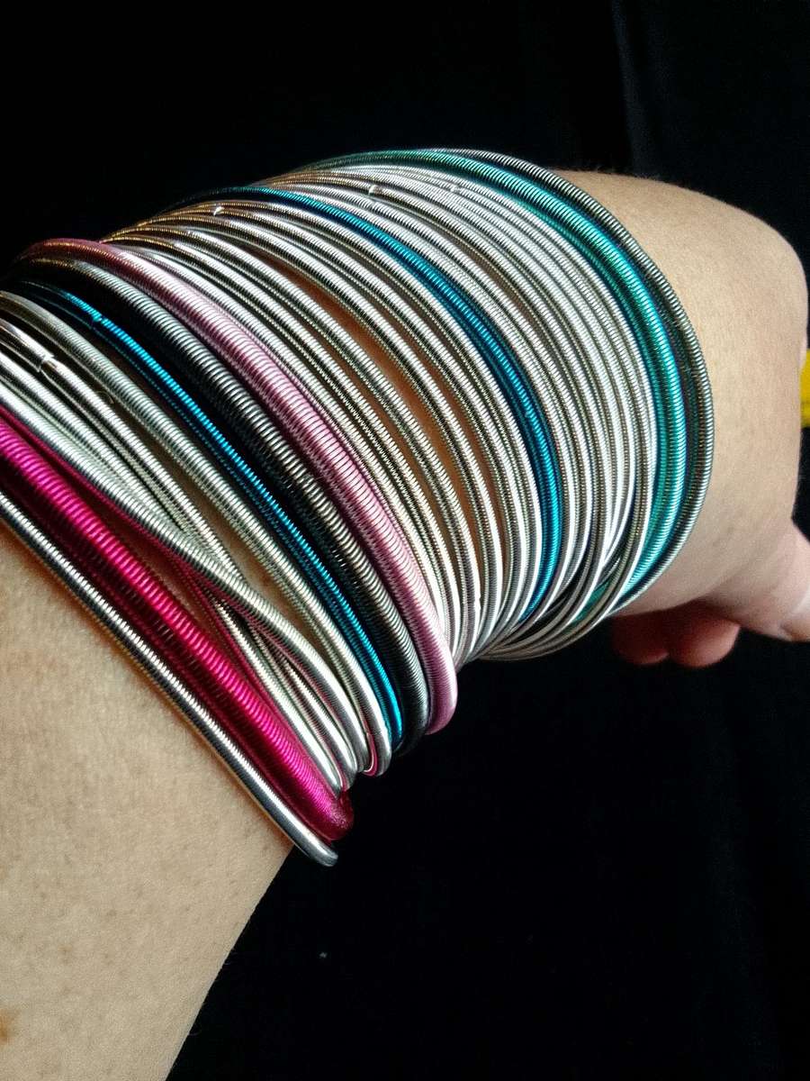Stunning TwentyFive Silver, Pink And Blue Metal Slinky Spring Arm Bracelets   - Excellent Condition