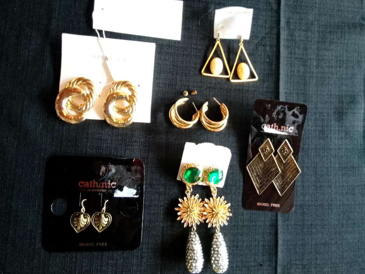 Collection Of Six Stunning Woman's Different Styles Of Earrings - Excellent Condition