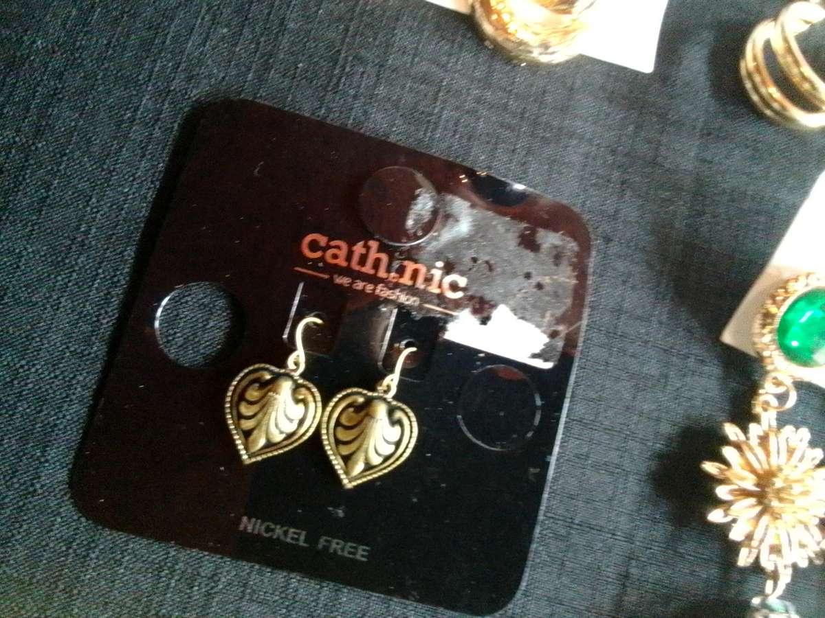 Collection Of Six Stunning Woman's Different Styles Of Earrings - Excellent Condition