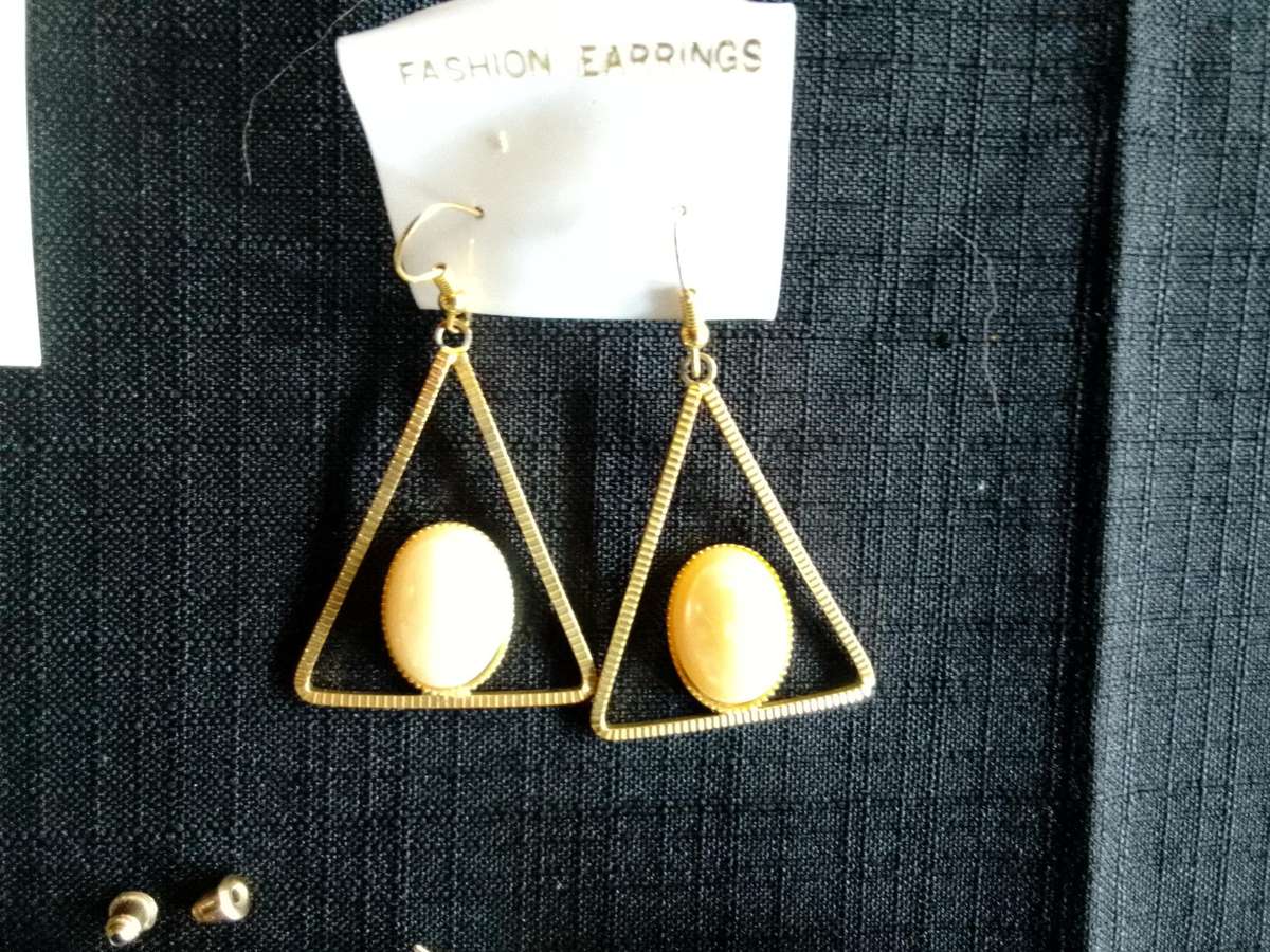 Collection Of Six Stunning Woman's Different Styles Of Earrings - Excellent Condition