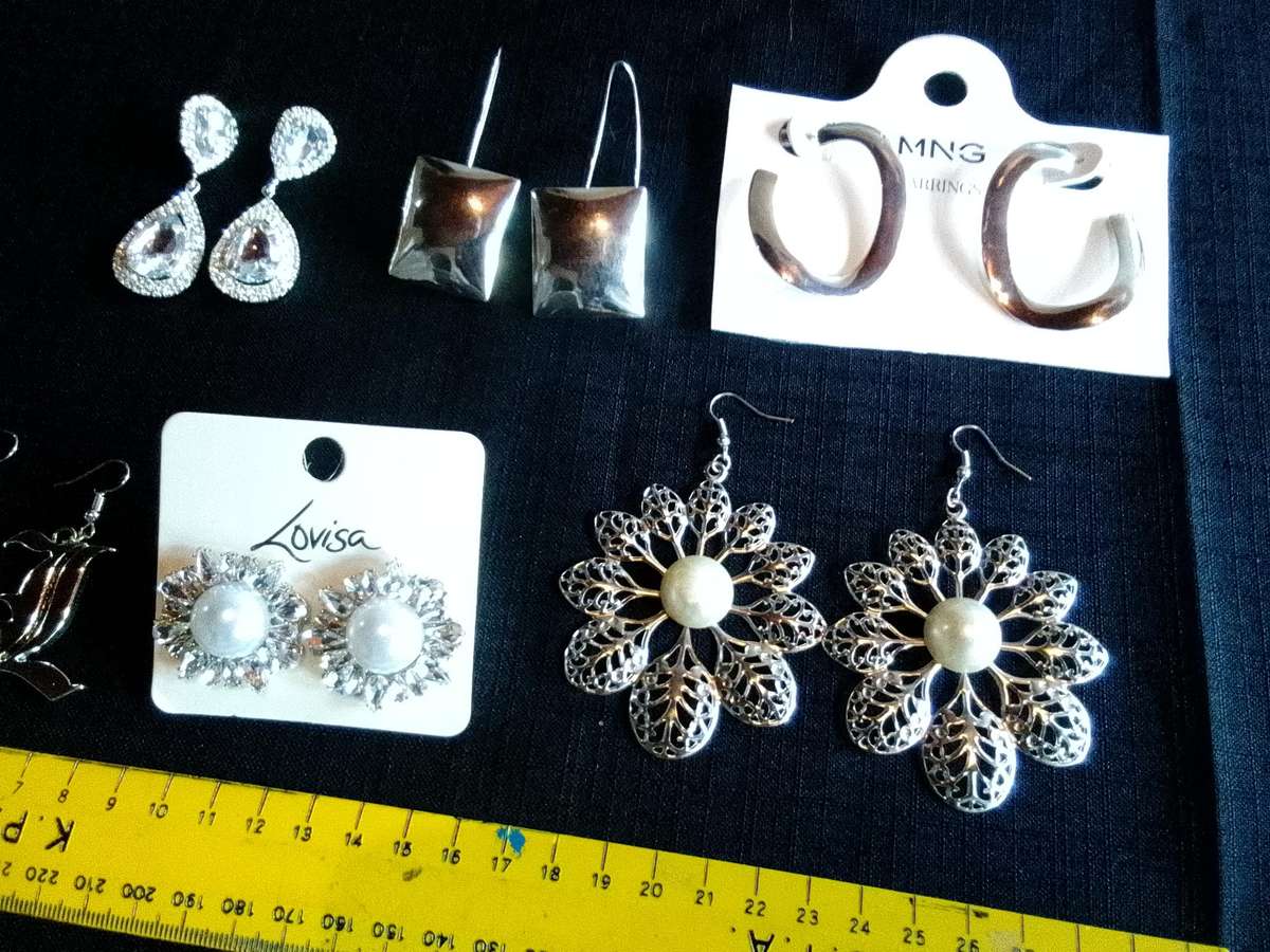 Collection Of Six Stunning Woman's Different Styles Of Earrings - Excellent Condition