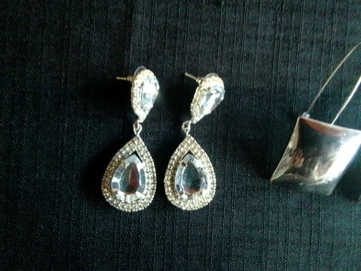 Collection Of Six Stunning Woman's Different Styles Of Earrings - Excellent Condition