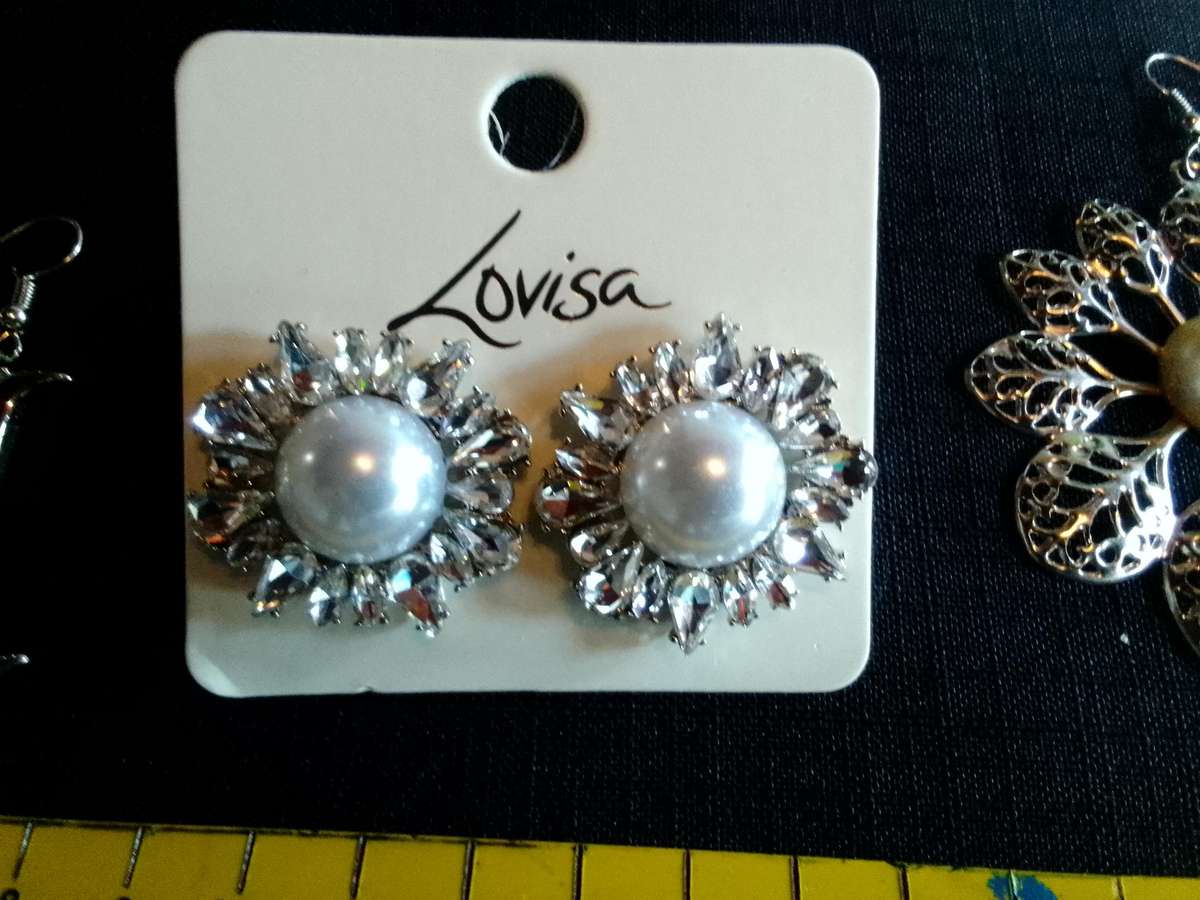 Collection Of Six Stunning Woman's Different Styles Of Earrings - Excellent Condition