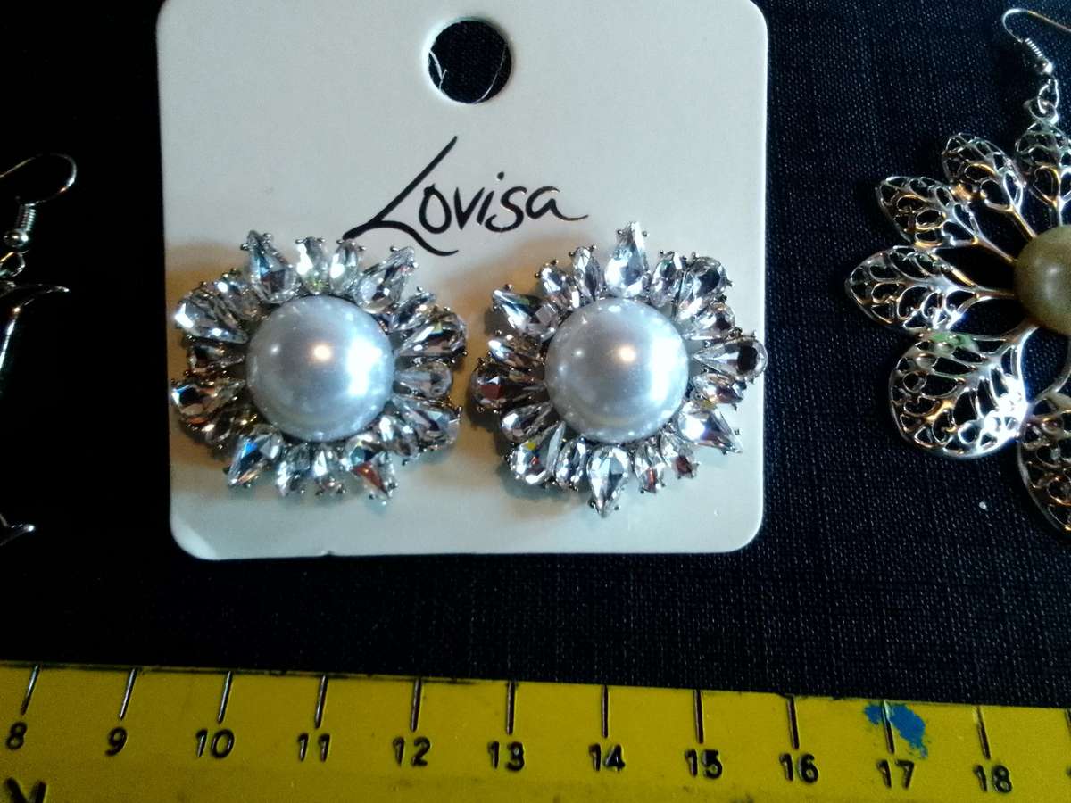 Collection Of Six Stunning Woman's Different Styles Of Earrings - Excellent Condition