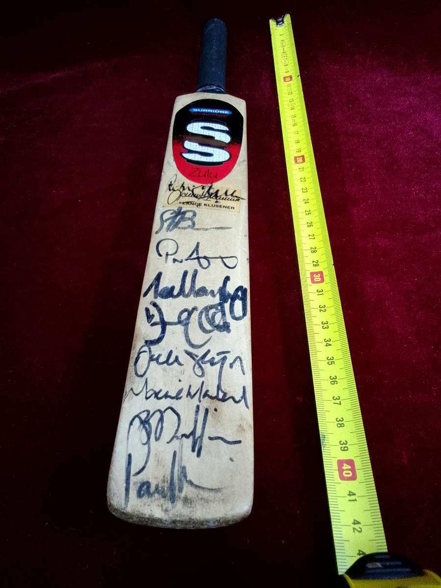 Mini Cricket Staurt Surridge Zulu Warrior Bat - Signed By Protea Cricket Team Players - View Desp.