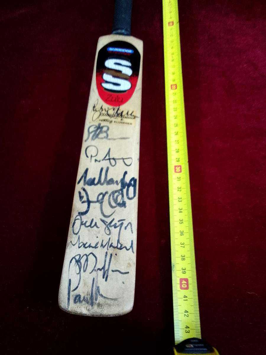 Mini Cricket Staurt Surridge Zulu Warrior Bat - Signed By Protea Cricket Team Players - View Desp.
