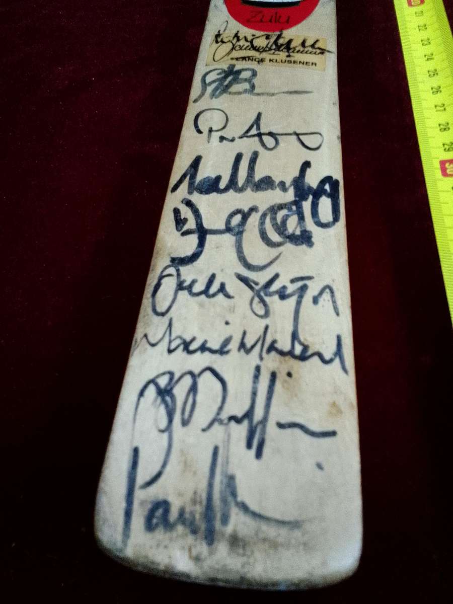 Mini Cricket Staurt Surridge Zulu Warrior Bat - Signed By Protea Cricket Team Players - View Desp.