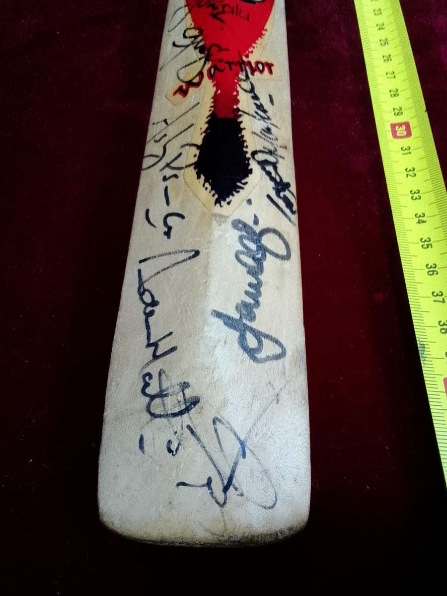 Mini Cricket Staurt Surridge Zulu Warrior Bat - Signed By Protea Cricket Team Players - View Desp.