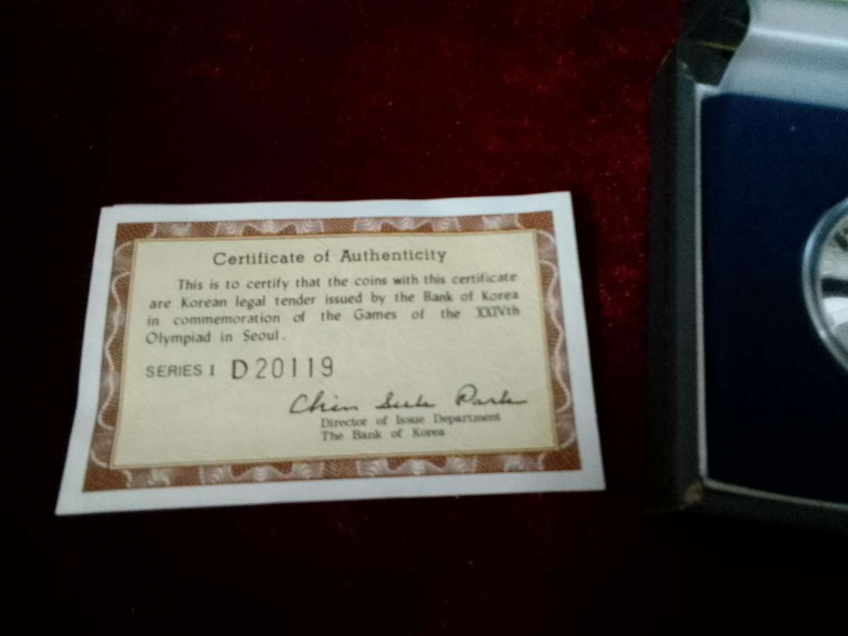 Beautiful Vintage Seoul 1988 Event Olympics Fan Apparel & Souvenirs Medallions- Good Condition