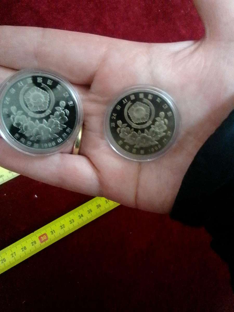 Beautiful Vintage Seoul 1988 Event Olympics Fan Apparel & Souvenirs Medallions- Good Condition