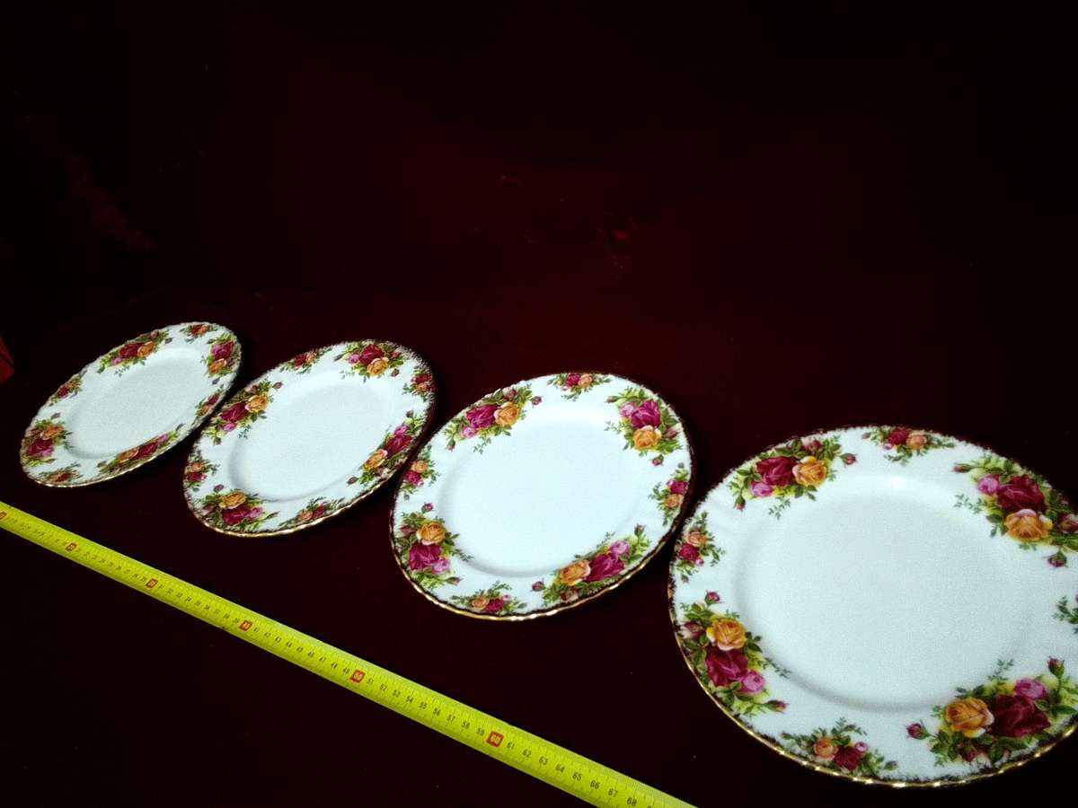 Beautiful Vintage Royal Albert Old Country Roses 20cm-Bone China-Made in England-Selling Per Plate