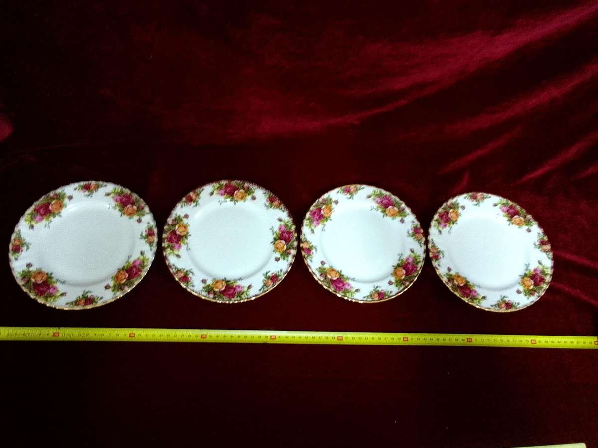 Beautiful Vintage Royal Albert Old Country Roses 20cm-Bone China-Made in England-Selling Per Plate
