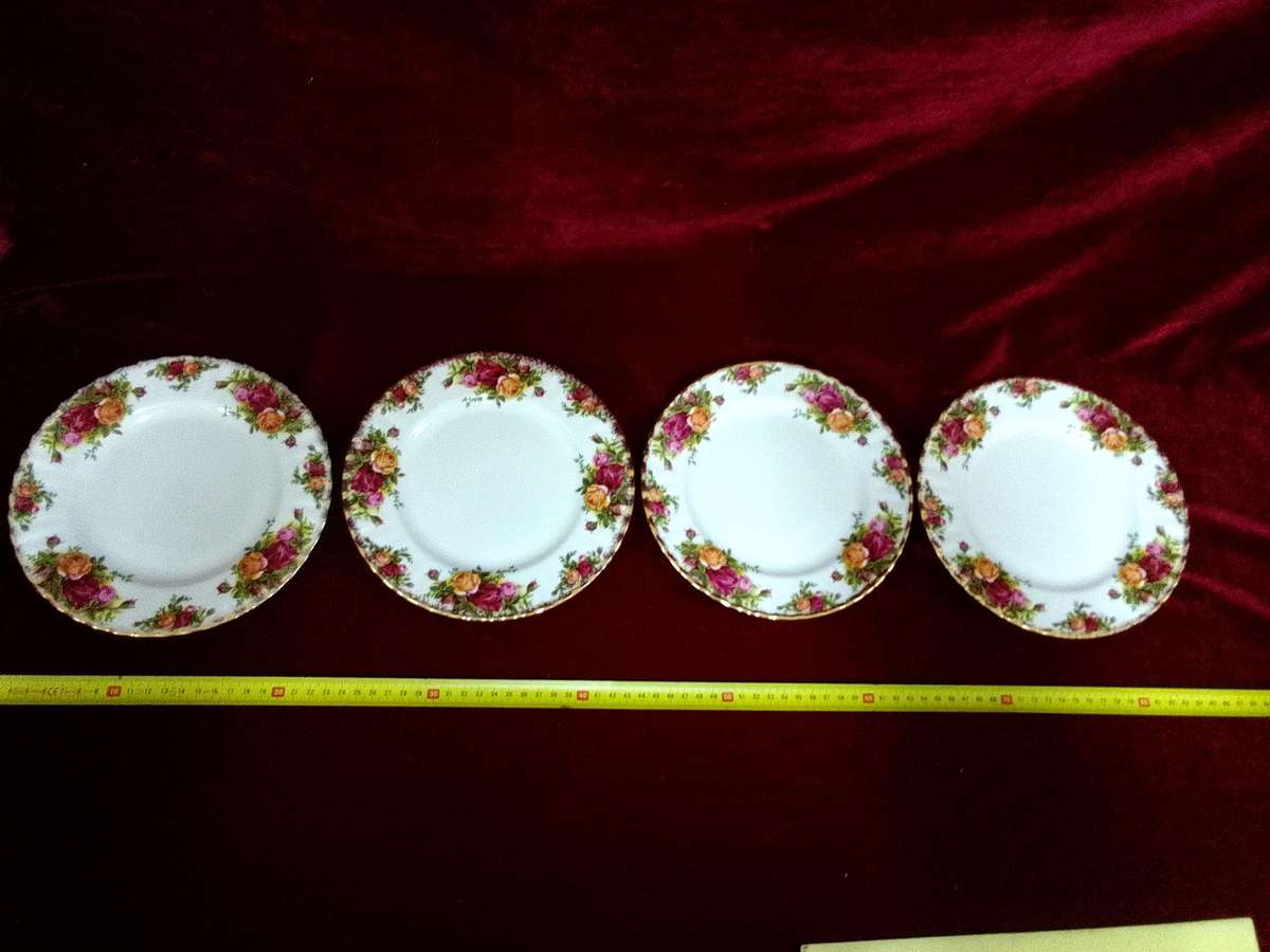 Beautiful Vintage Royal Albert Old Country Roses 20cm-Bone China-Made in England-Selling Per Plate