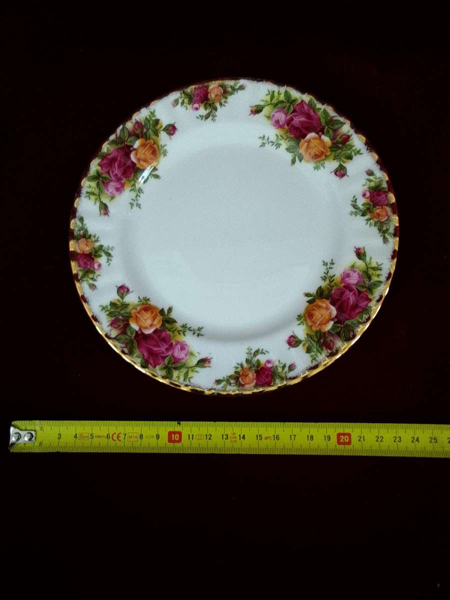 Beautiful Vintage Royal Albert Old Country Roses 20cm-Bone China-Made in England-Selling Per Plate