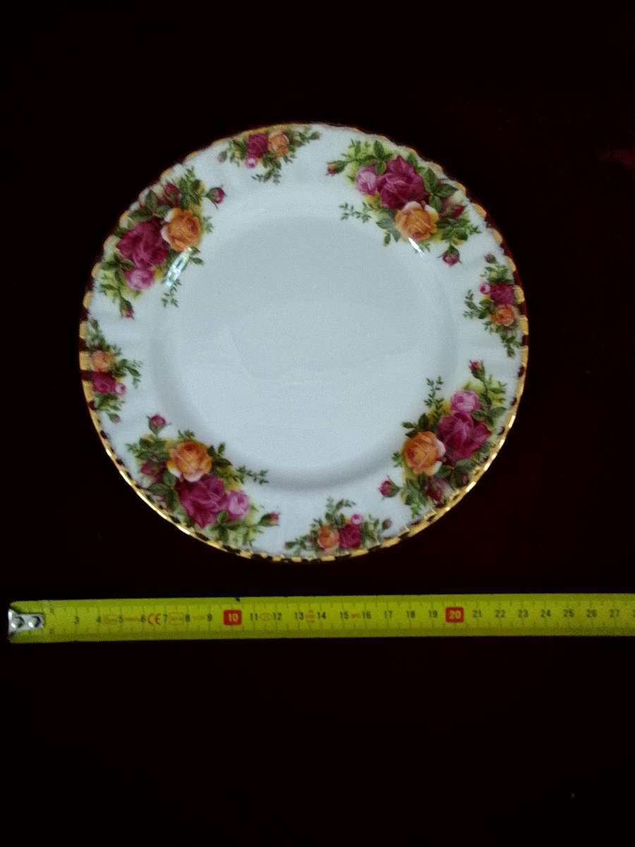 Beautiful Vintage Royal Albert Old Country Roses 20cm-Bone China-Made in England-Selling Per Plate