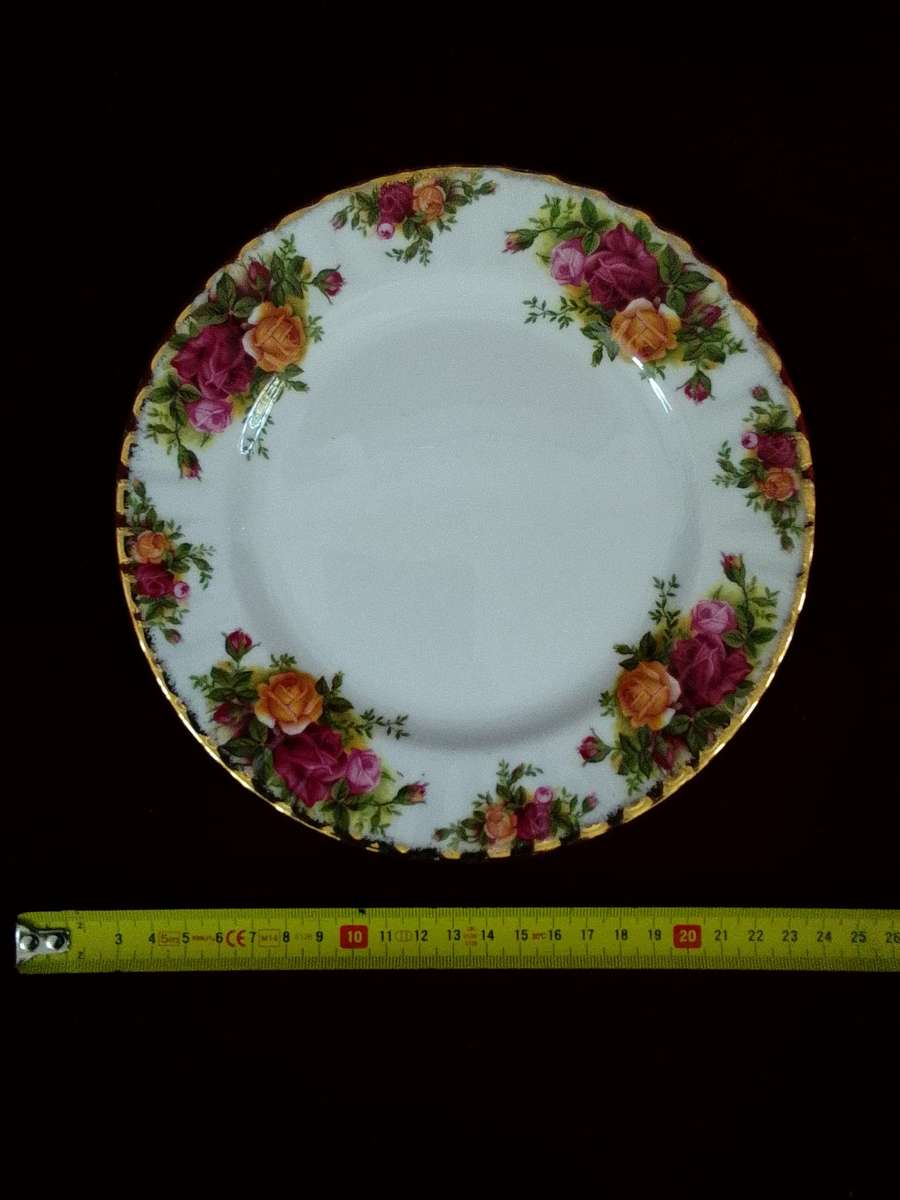 Beautiful Vintage Royal Albert Old Country Roses 20cm-Bone China-Made in England-Selling Per Plate