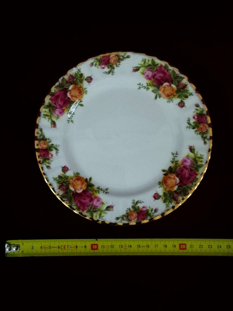 Beautiful Vintage Royal Albert Old Country Roses 20cm-Bone China-Made in England-Selling Per Plate