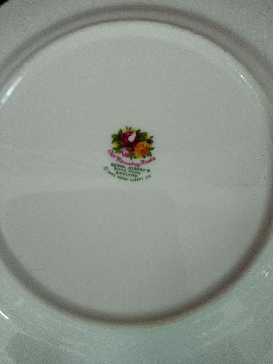 Beautiful Vintage Royal Albert Old Country Roses 20cm-Bone China-Made in England-Selling Per Plate