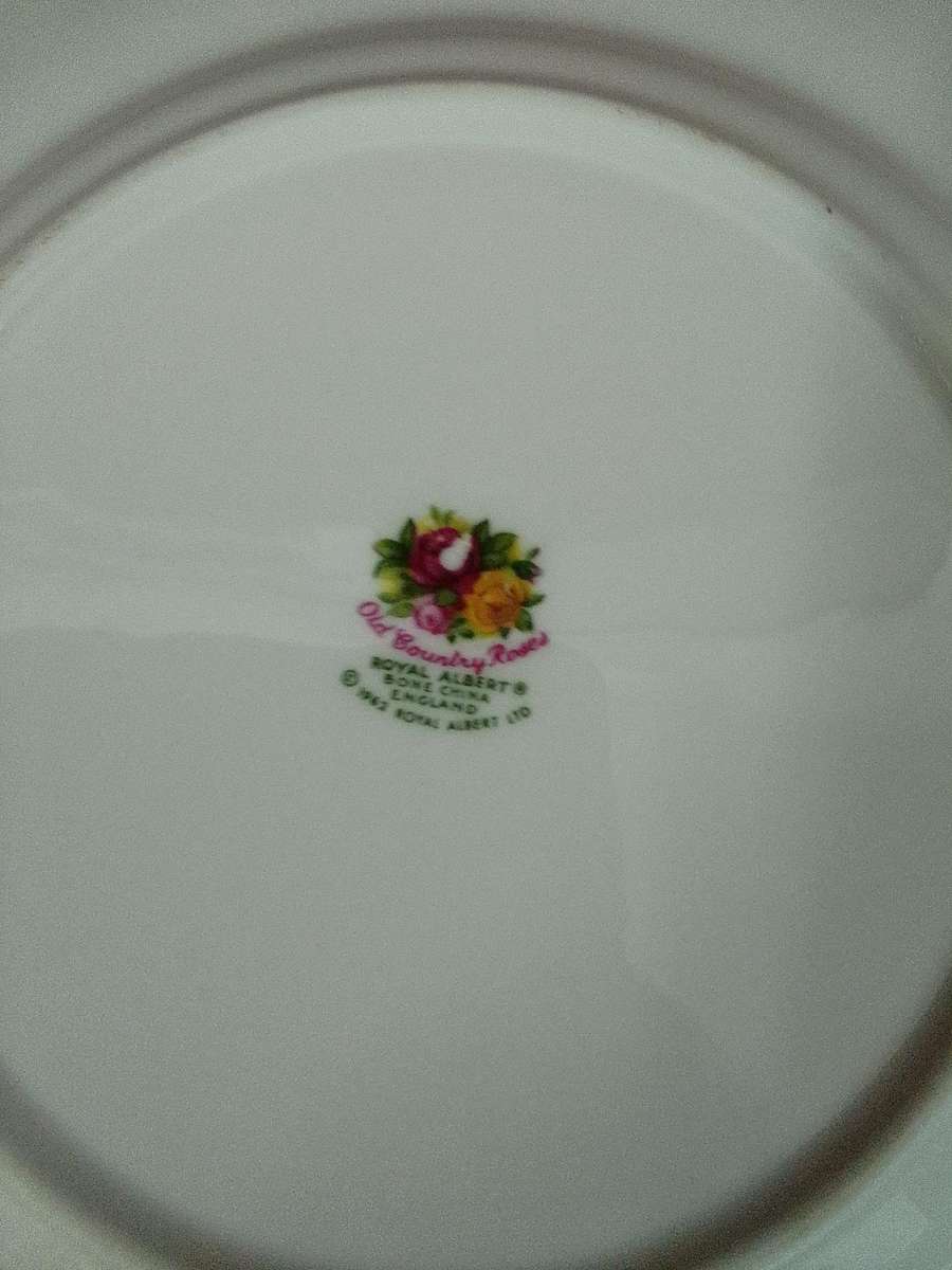 Beautiful Vintage Royal Albert Old Country Roses 20cm-Bone China-Made in England-Selling Per Plate
