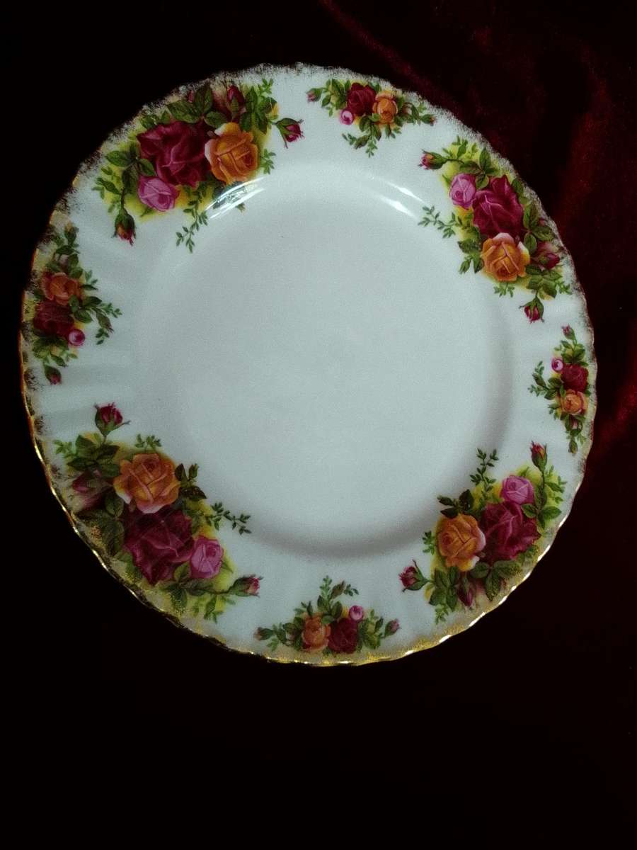 Beautiful Vintage Royal Albert Old Country Roses 20cm-Bone China-Made in England-Selling Per Plate