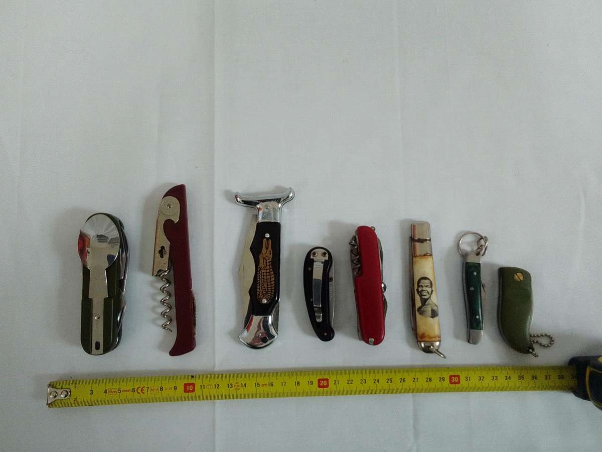 Stunning Collection Of Eight Pocket And Multi Function Folding Knifes - View Description